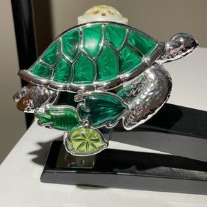 Turtles With Fish Wallflower Plugin - USED